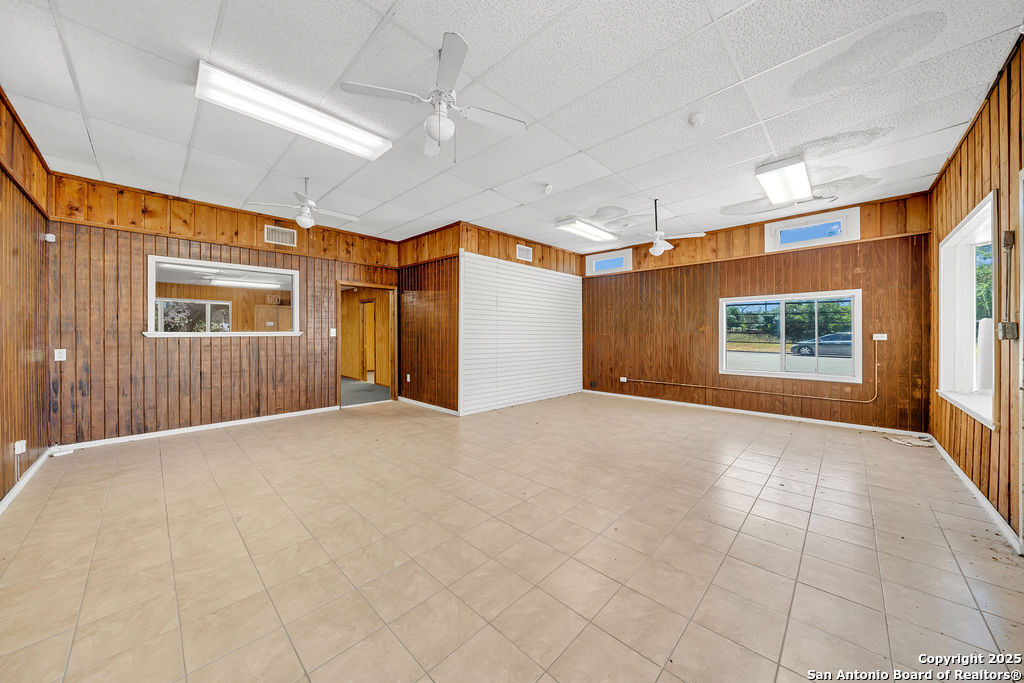 918 E Highway 97 Pleasanton TX 78064