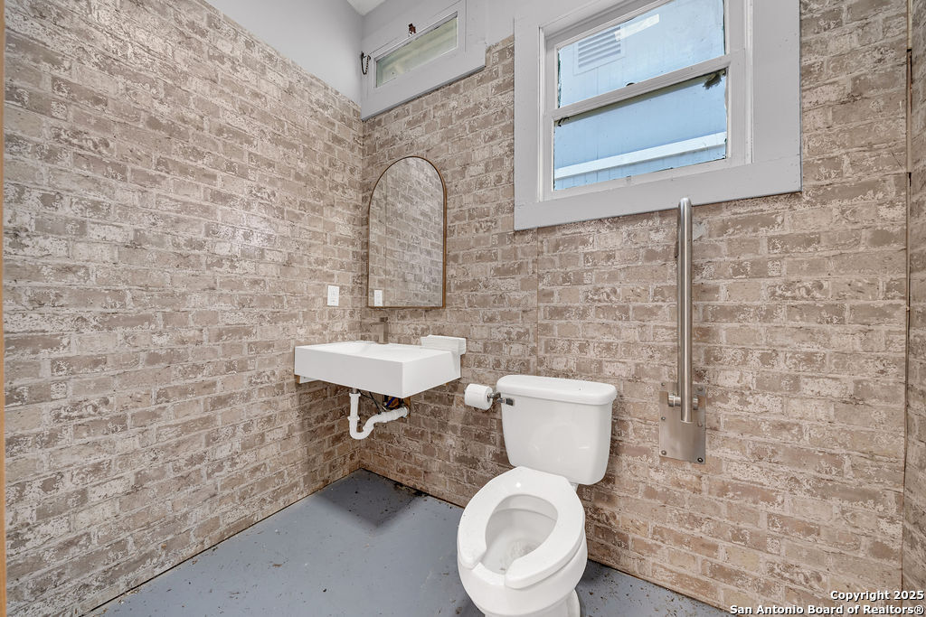 918 E Highway 97 Pleasanton TX 78064