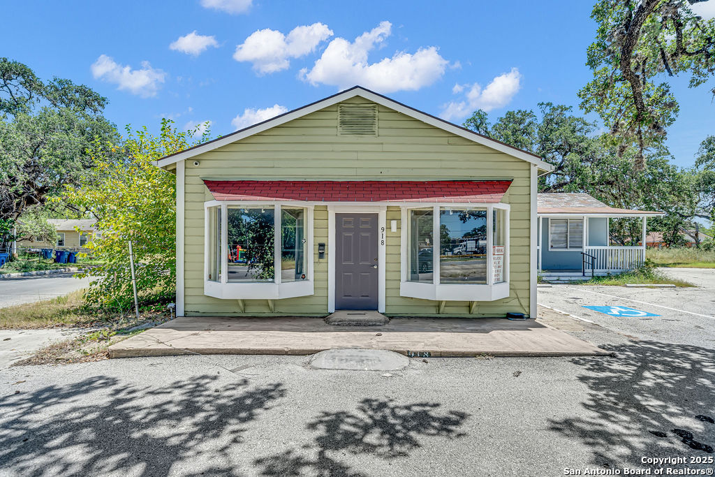 918 E Highway 97 Pleasanton TX 78064