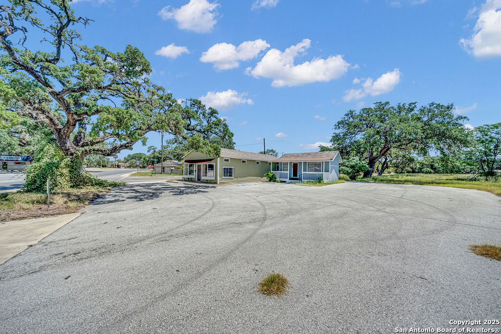 918 E Highway 97 Pleasanton TX 78064