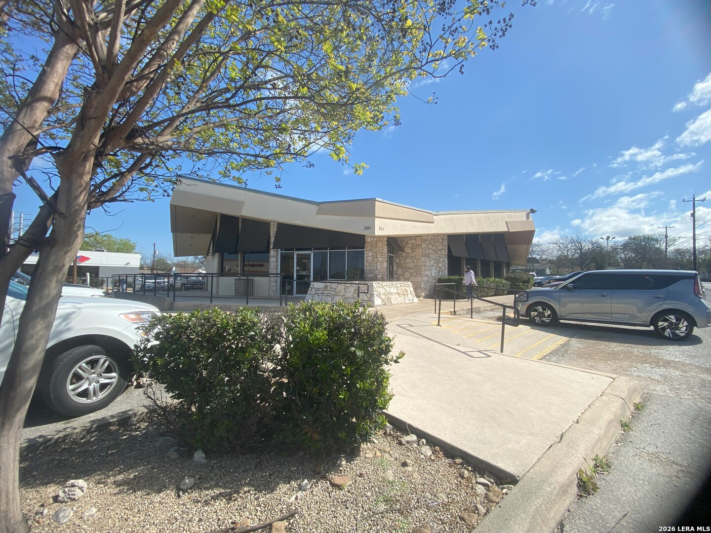 San Antonio TX, 351 W Hildebrand