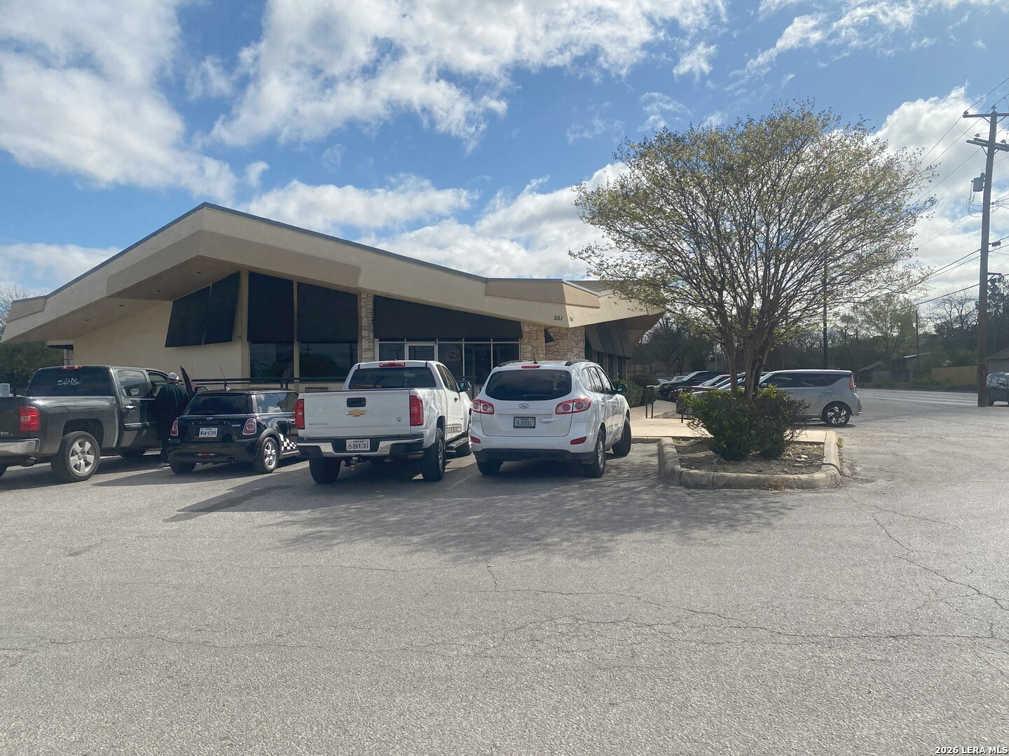 351 W Hildebrand San Antonio TX 78212