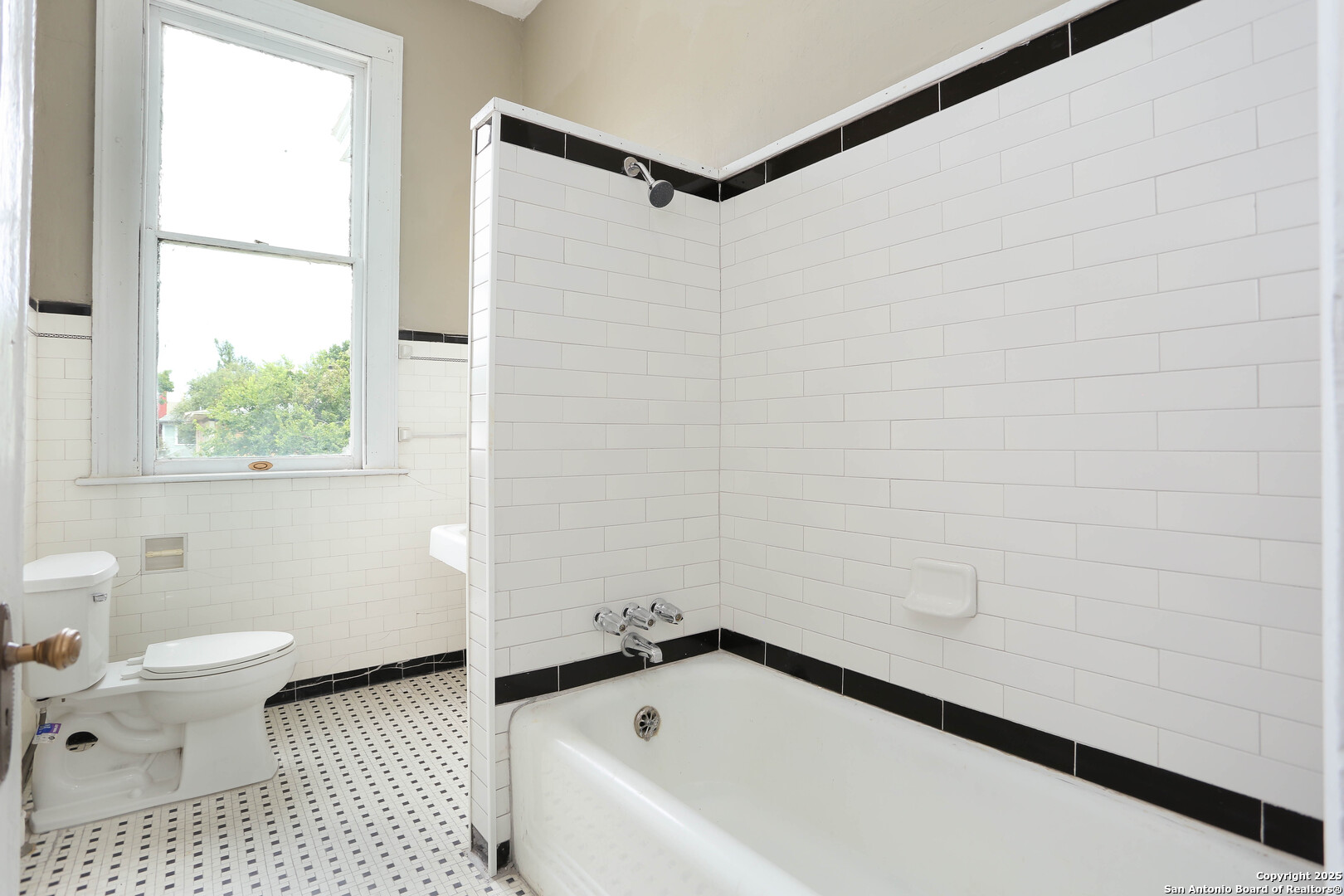 339 W Woodlawn Avenue San Antonio TX 78212