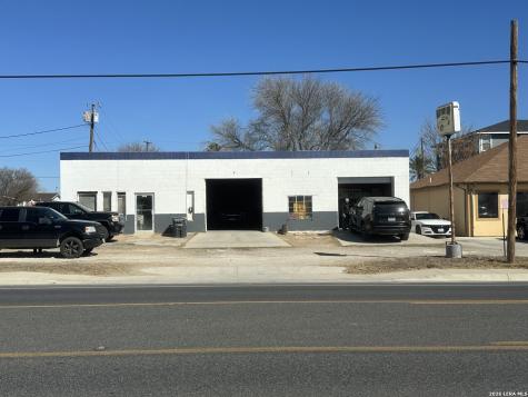 1205 Pena Carrizo Springs TX 78834