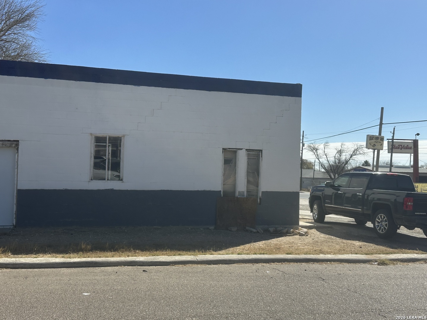 1205 Pena Carrizo Springs TX 78834