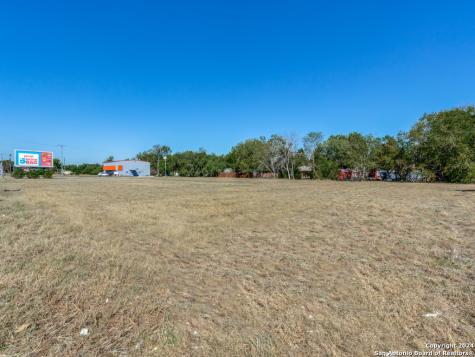 0 E Kingsbury Seguin TX 78155