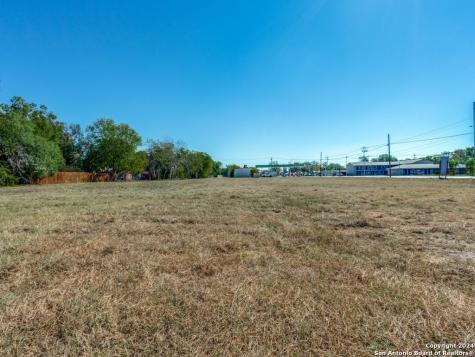 0 E Kingsbury Seguin TX 78155