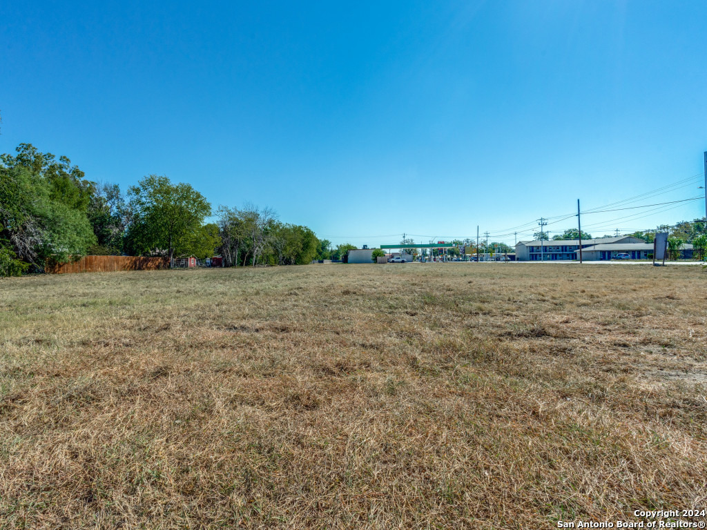 0 E Kingsbury Seguin TX 78155