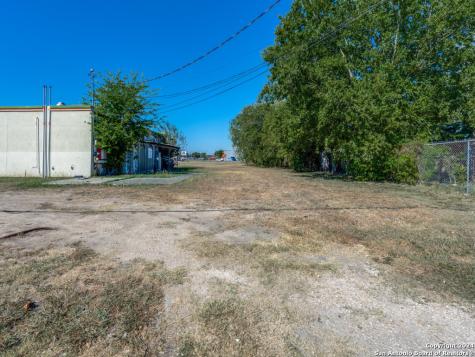 0 E Kingsbury Seguin TX 78155