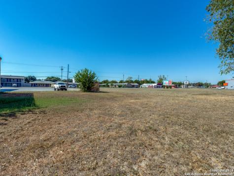 0 E Kingsbury Seguin TX 78155