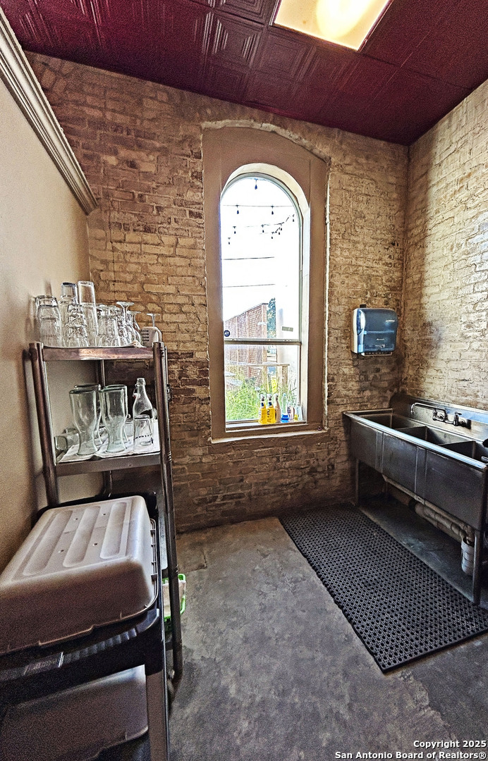 211 W Bowie Beeville TX 78102