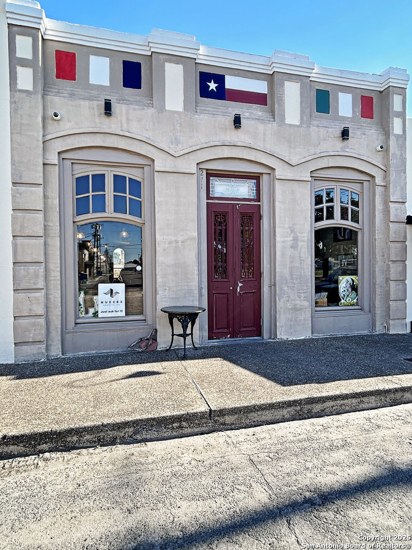 211 W Bowie Beeville TX 78102