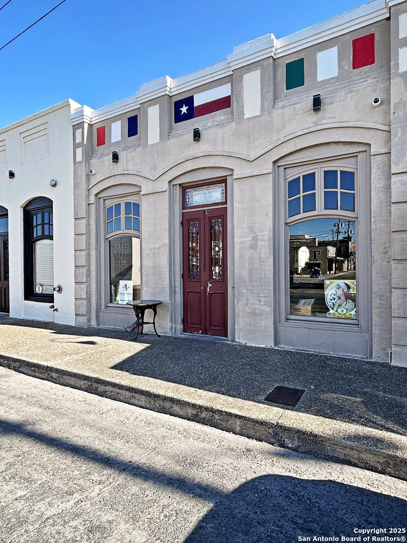 211 W Bowie Beeville TX 78102