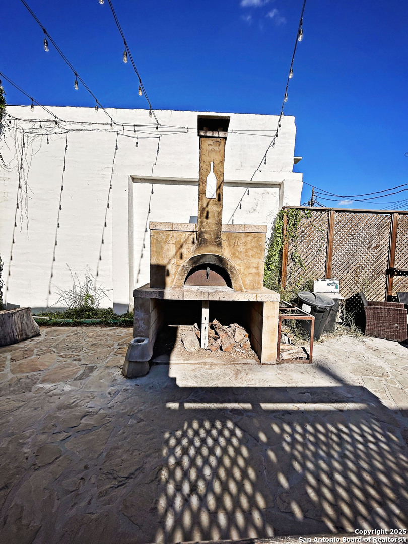 211 W Bowie Beeville TX 78102