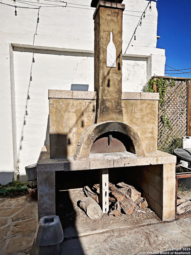 211 W Bowie Beeville TX 78102