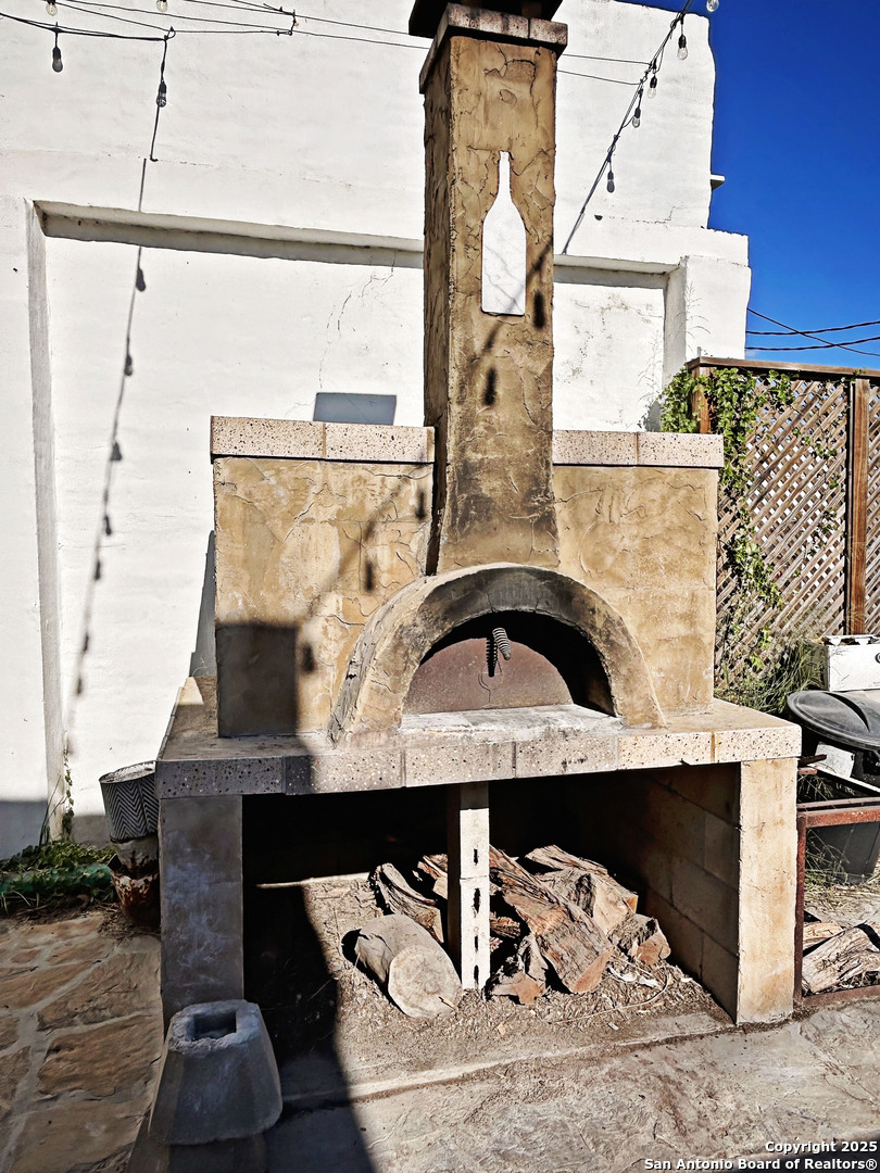 211 W Bowie Beeville TX 78102