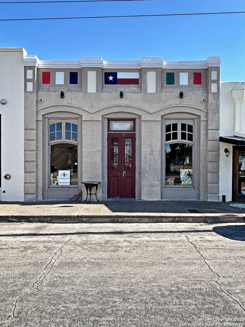 211 W Bowie Beeville TX 78102