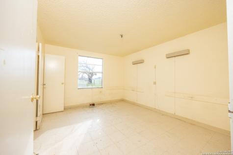 3002 Avenue Q Hondo TX 78861