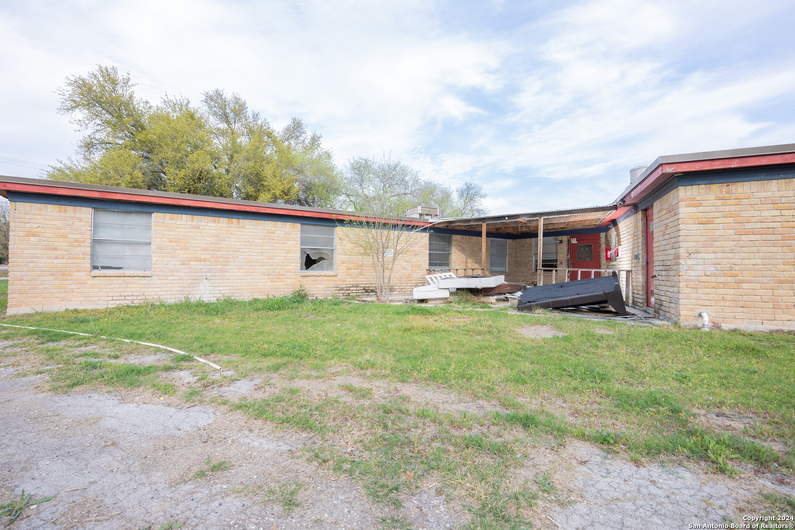 3002 Avenue Q Hondo TX 78861