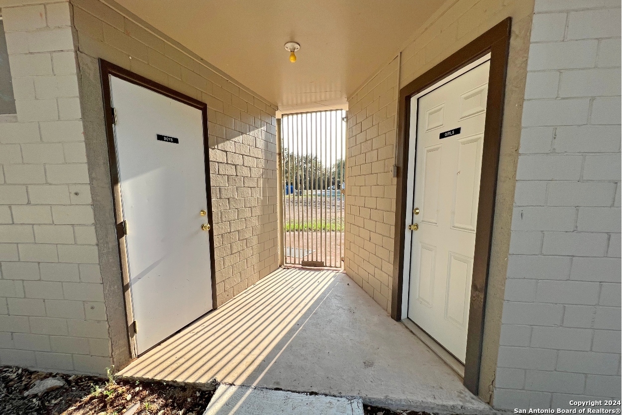 20142 Texas Highway 127 Sabinal TX 78881