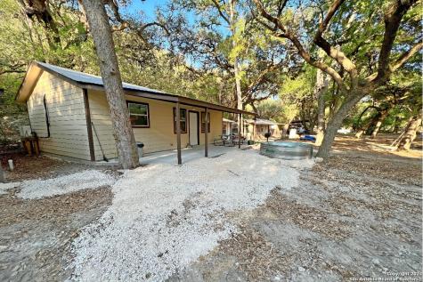 20142 Texas Highway 127 Sabinal TX 78881