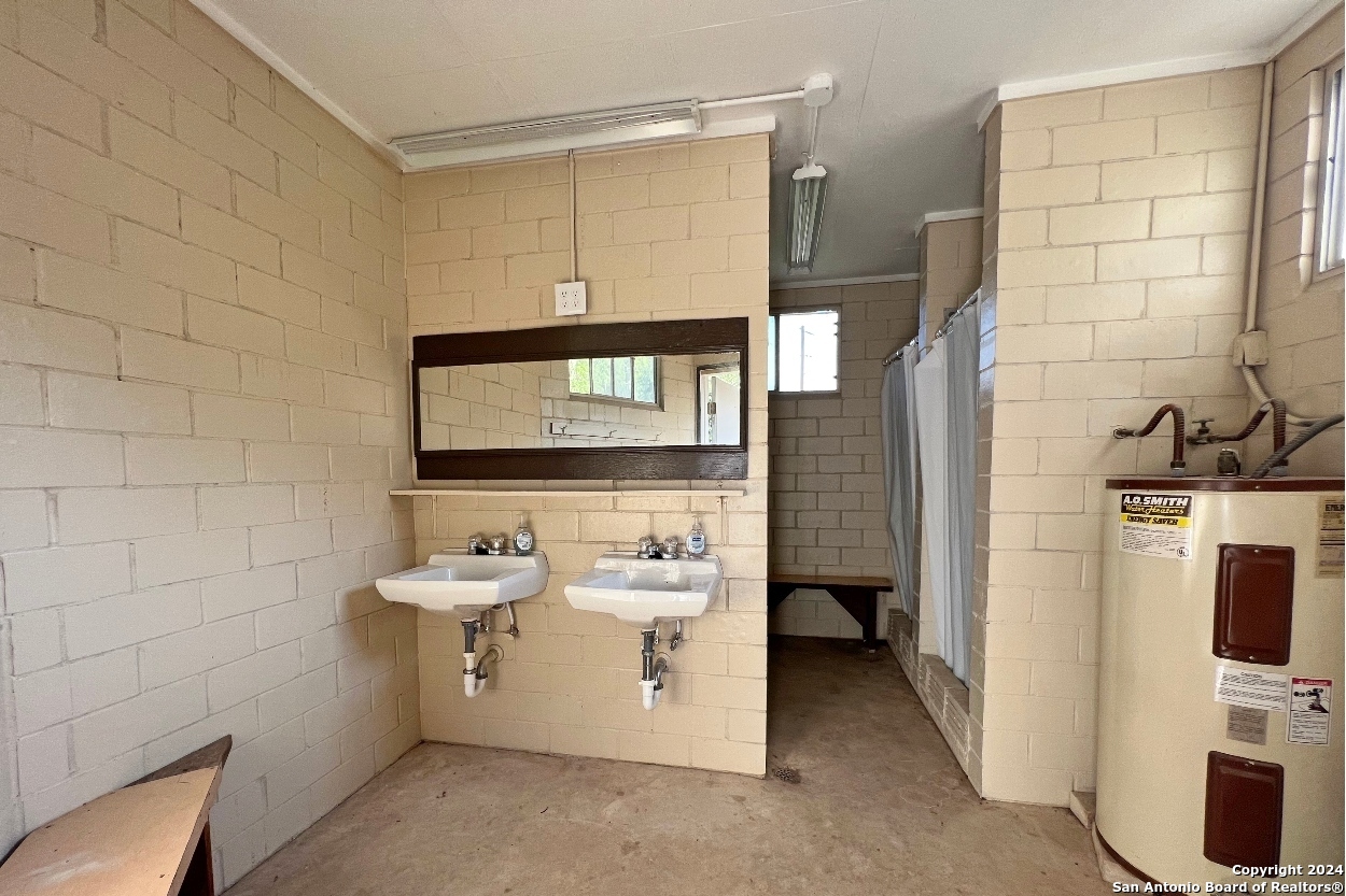 20142 Texas Highway 127 Sabinal TX 78881