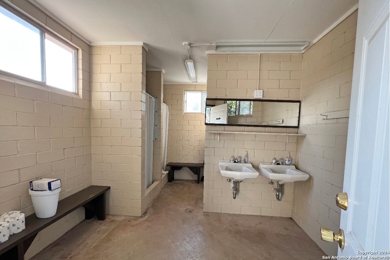 20142 Texas Highway 127 Sabinal TX 78881