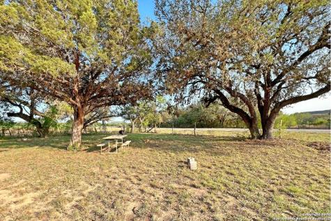 20142 Texas Highway 127 Sabinal TX 78881