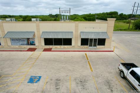 1360 W Oaklawn Pleasanton TX 78064