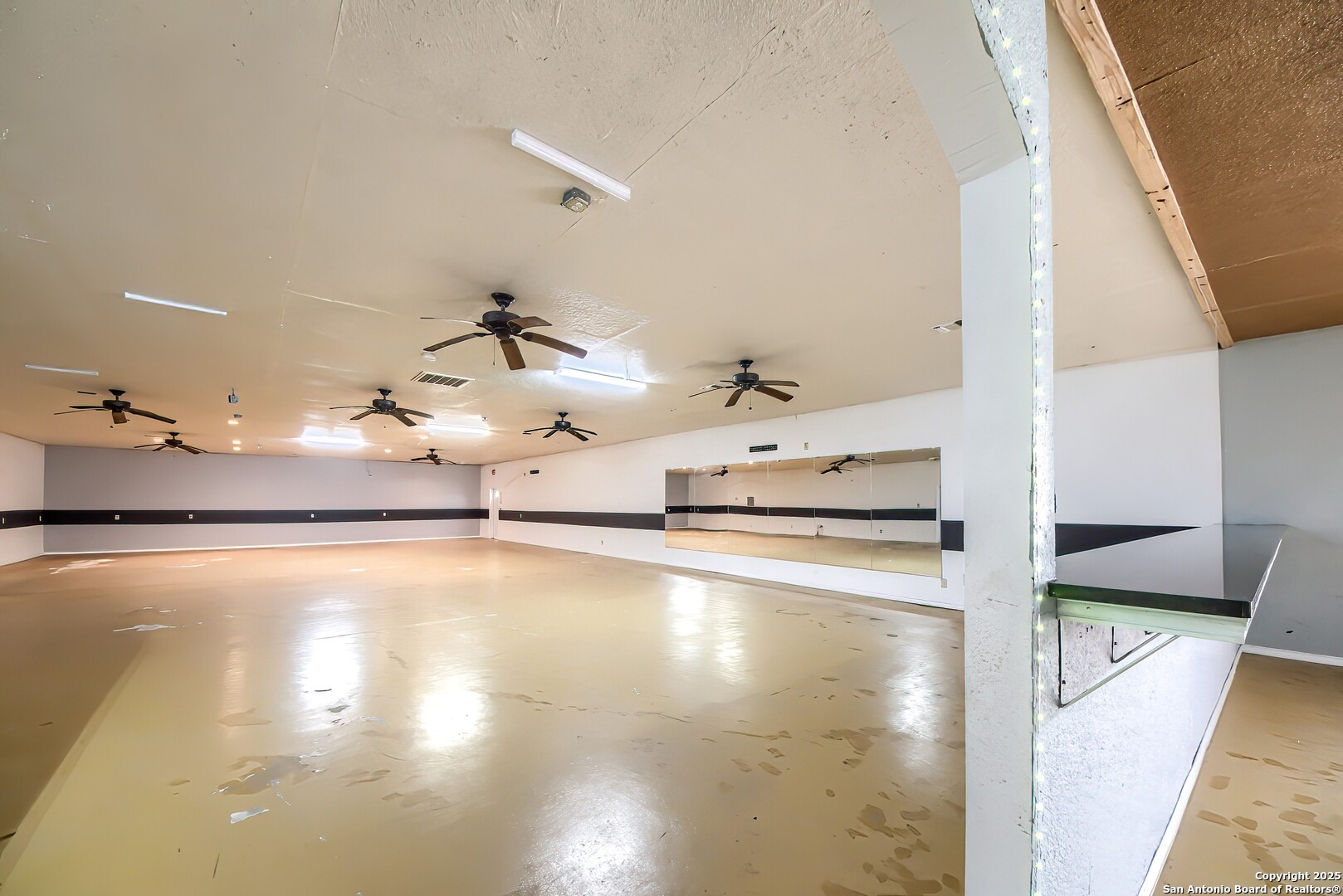 19015 K Somerset TX 78069