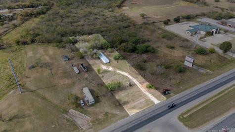 553 10th Street Floresville TX 78114