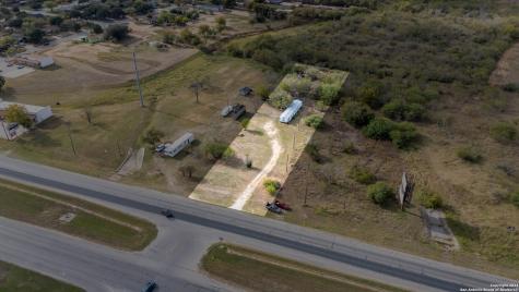 553 10th Street Floresville TX 78114