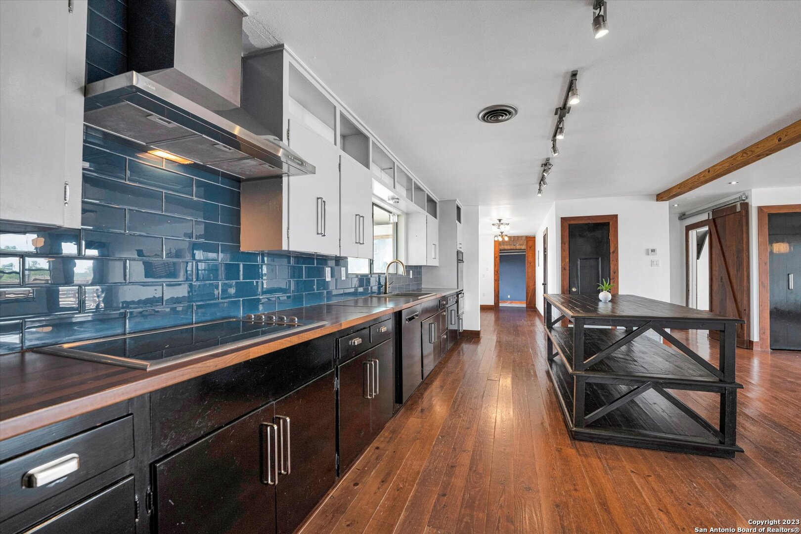 3915 Us Highway 181 Floresville TX 78114