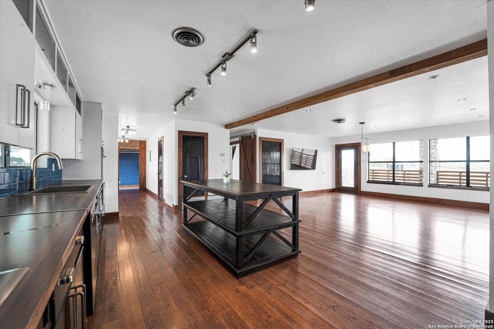 3915 Us Highway 181 Floresville TX 78114