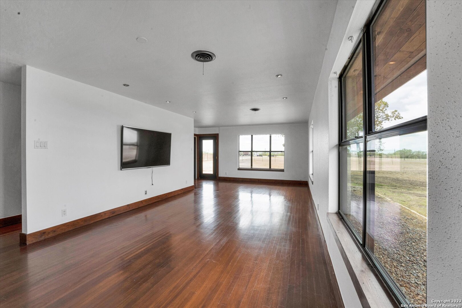 3915 Us Highway 181 Floresville TX 78114