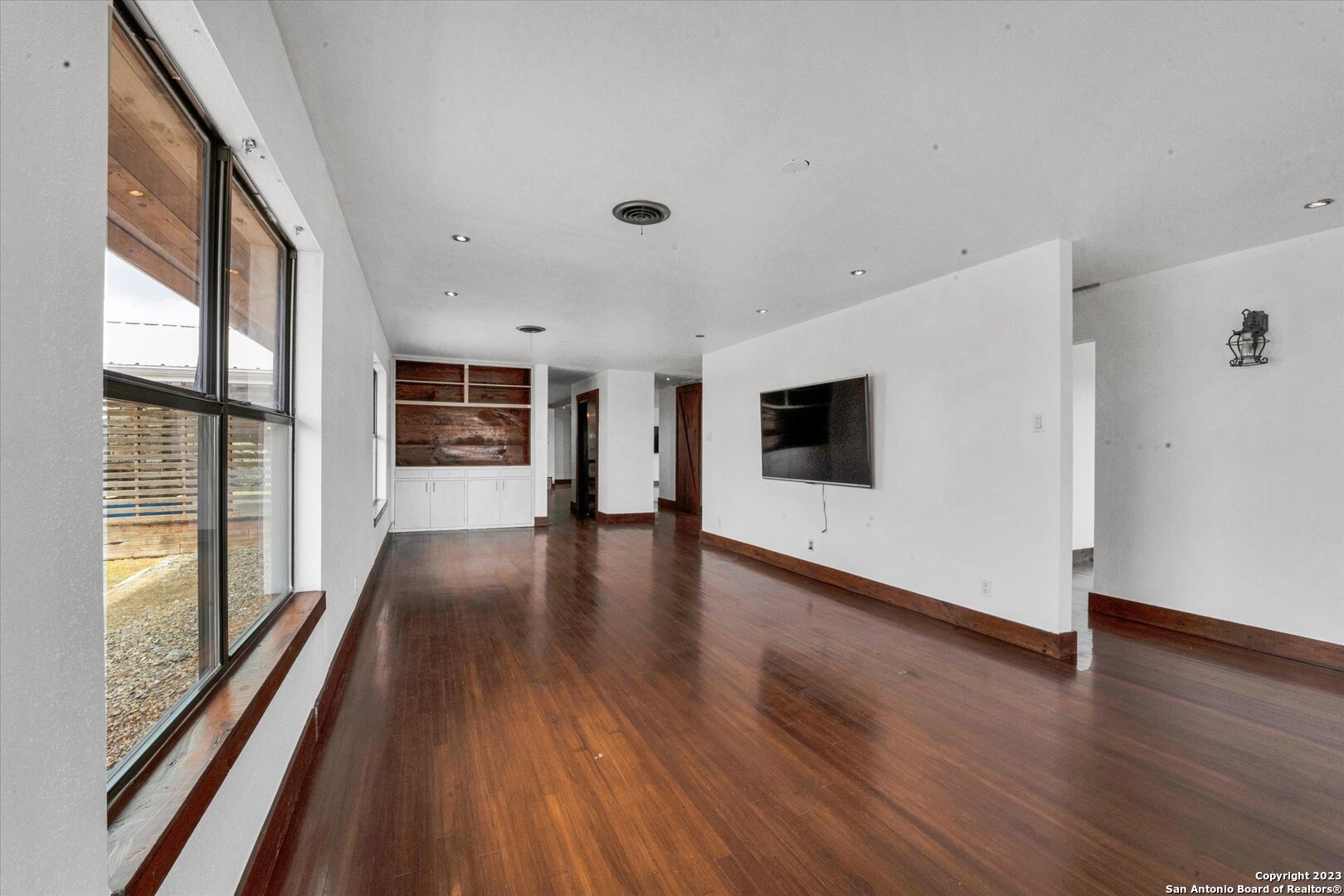 3915 Us Highway 181 Floresville TX 78114