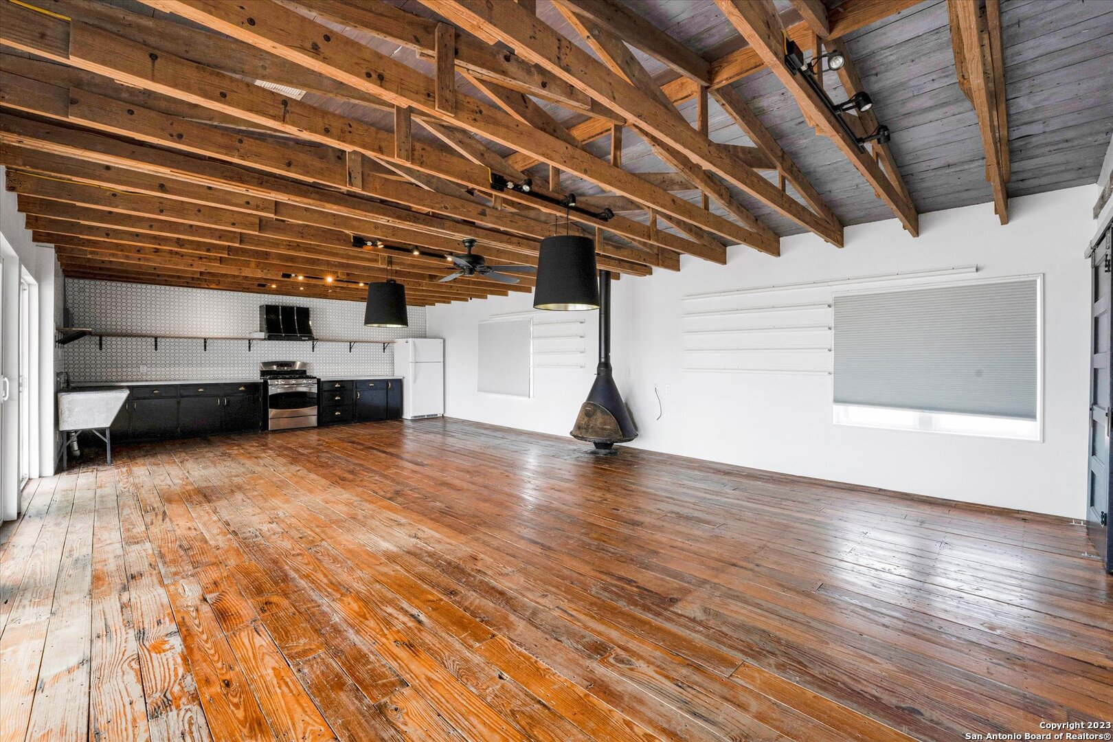 3915 Us Highway 181 Floresville TX 78114