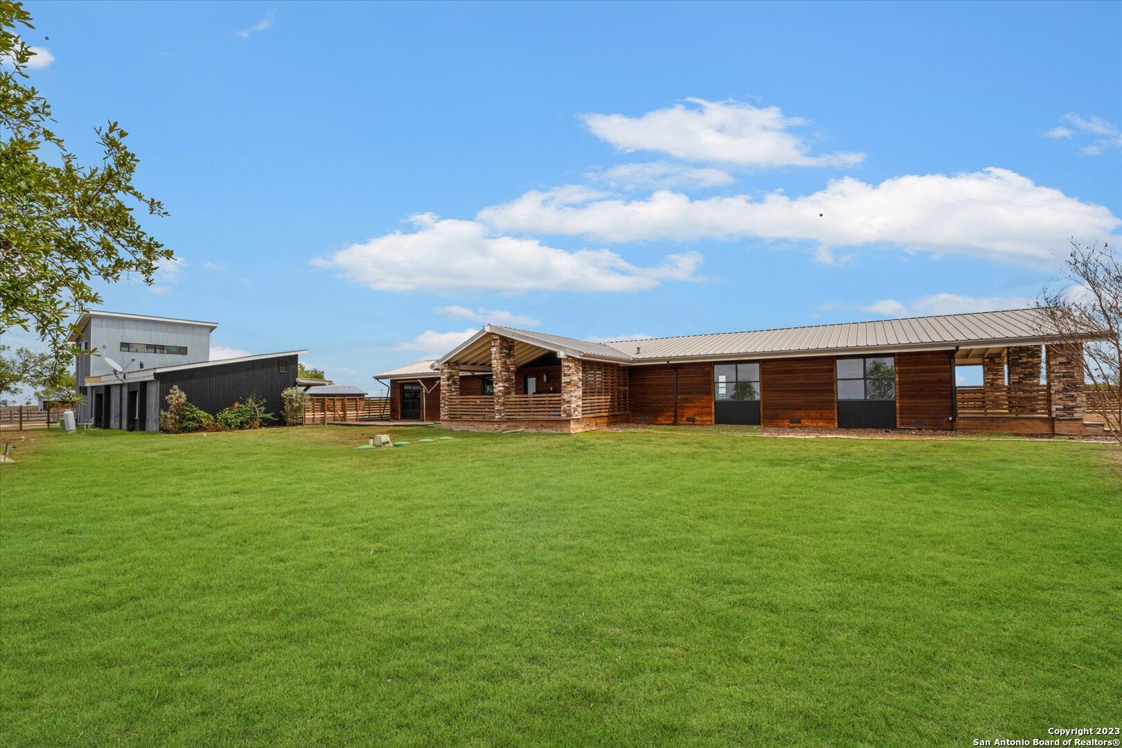 3915 Us Highway 181 Floresville TX 78114