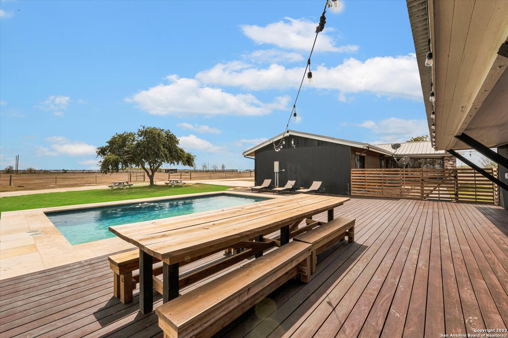 3915 Us Highway 181 Floresville TX 78114