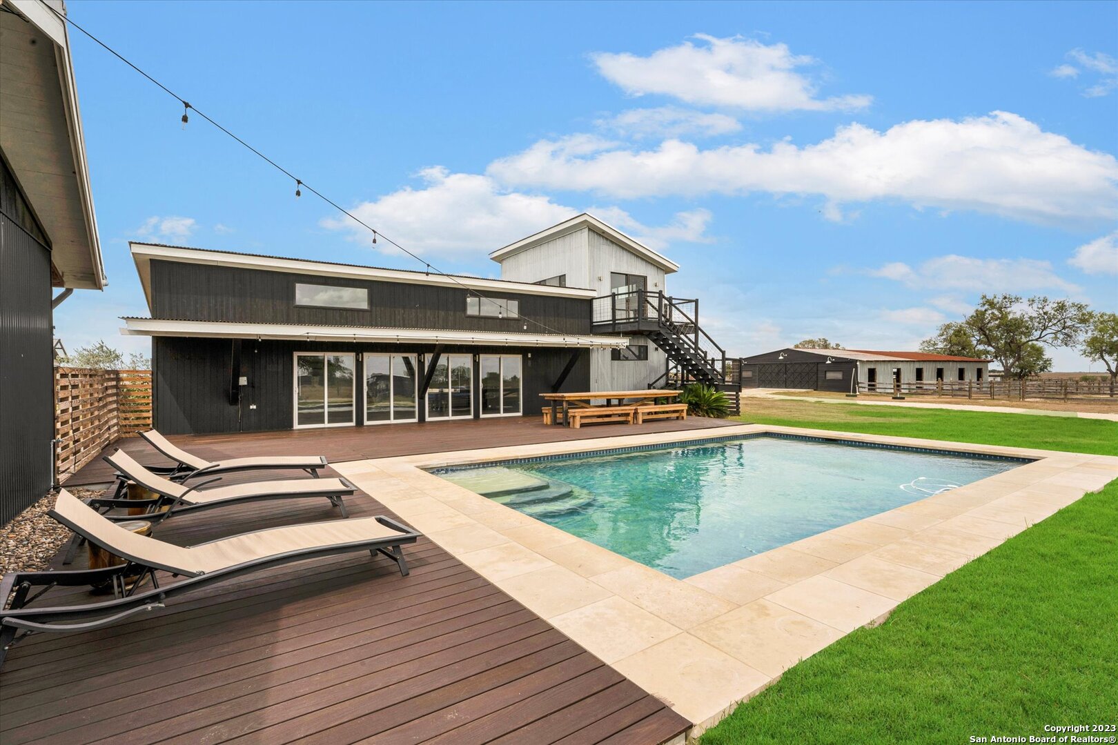 3915 Us Highway 181 Floresville TX 78114