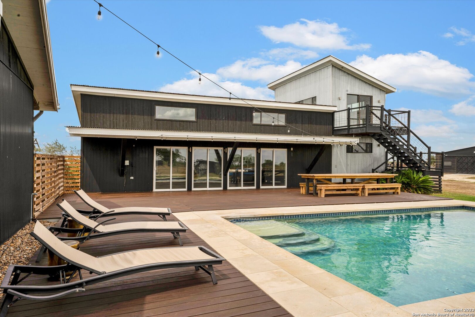 3915 Us Highway 181 Floresville TX 78114