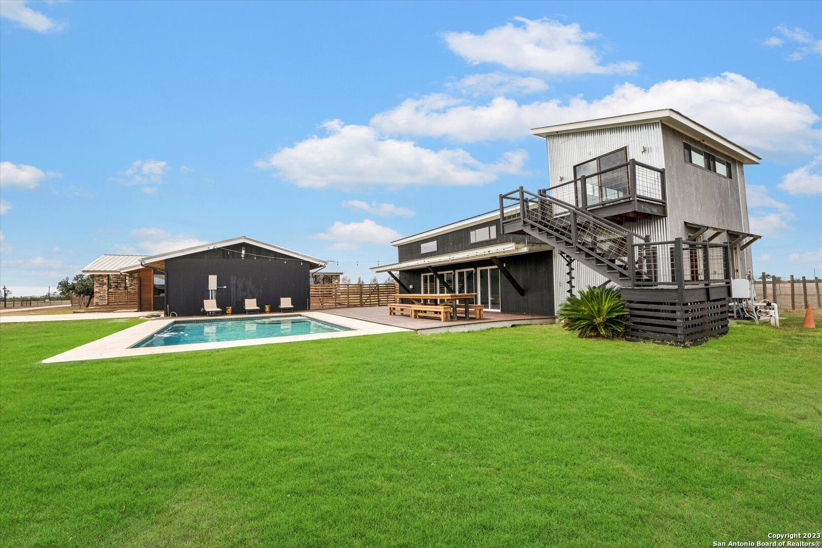 3915 Us Highway 181 Floresville TX 78114