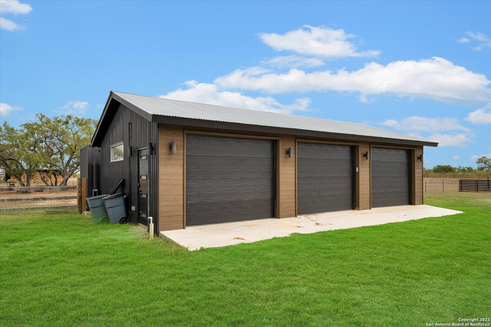 3915 Us Highway 181 Floresville TX 78114