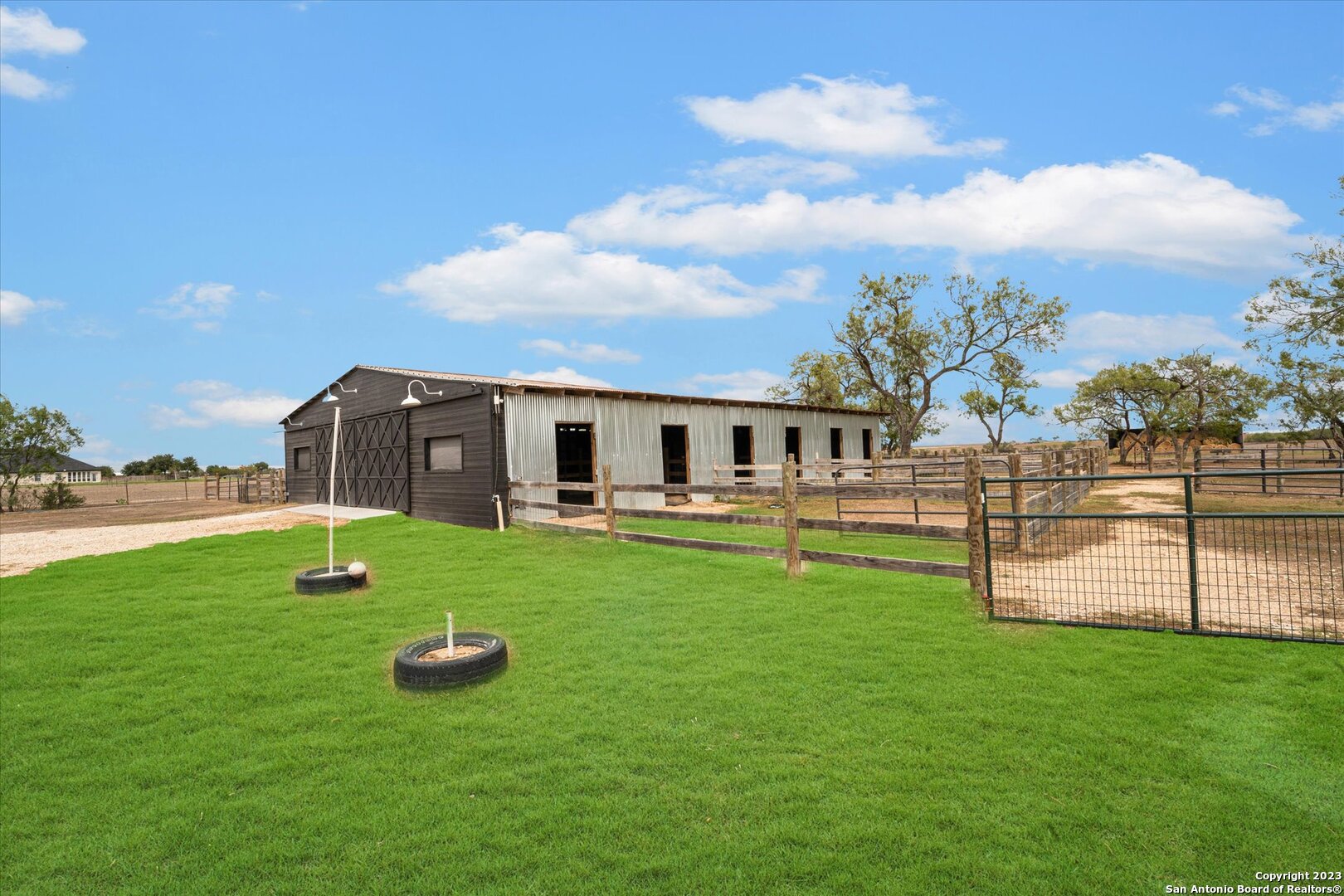 3915 Us Highway 181 Floresville TX 78114