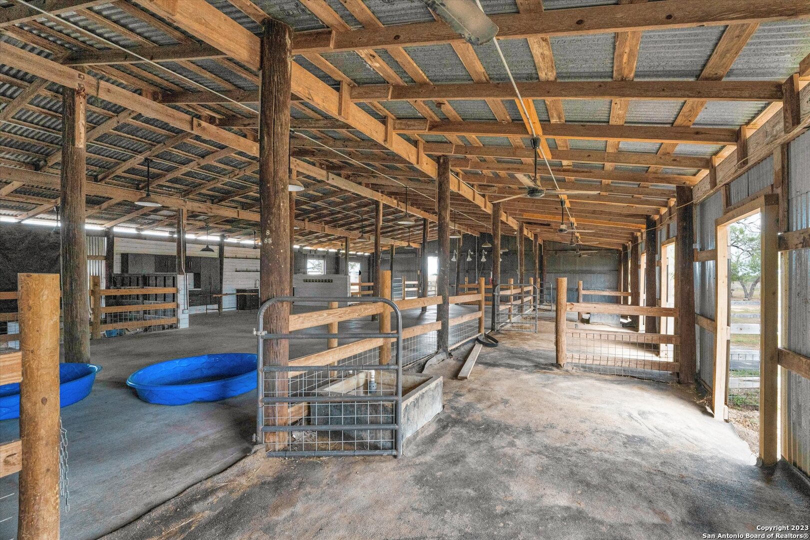 3915 Us Highway 181 Floresville TX 78114