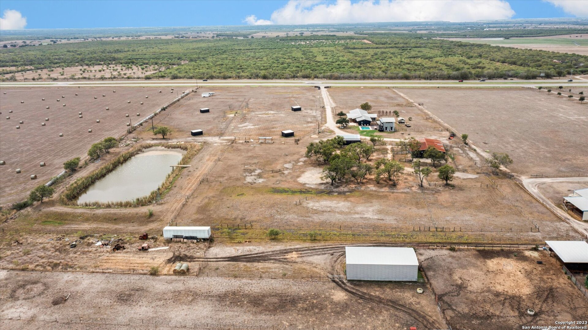 3915 Us Highway 181 Floresville TX 78114