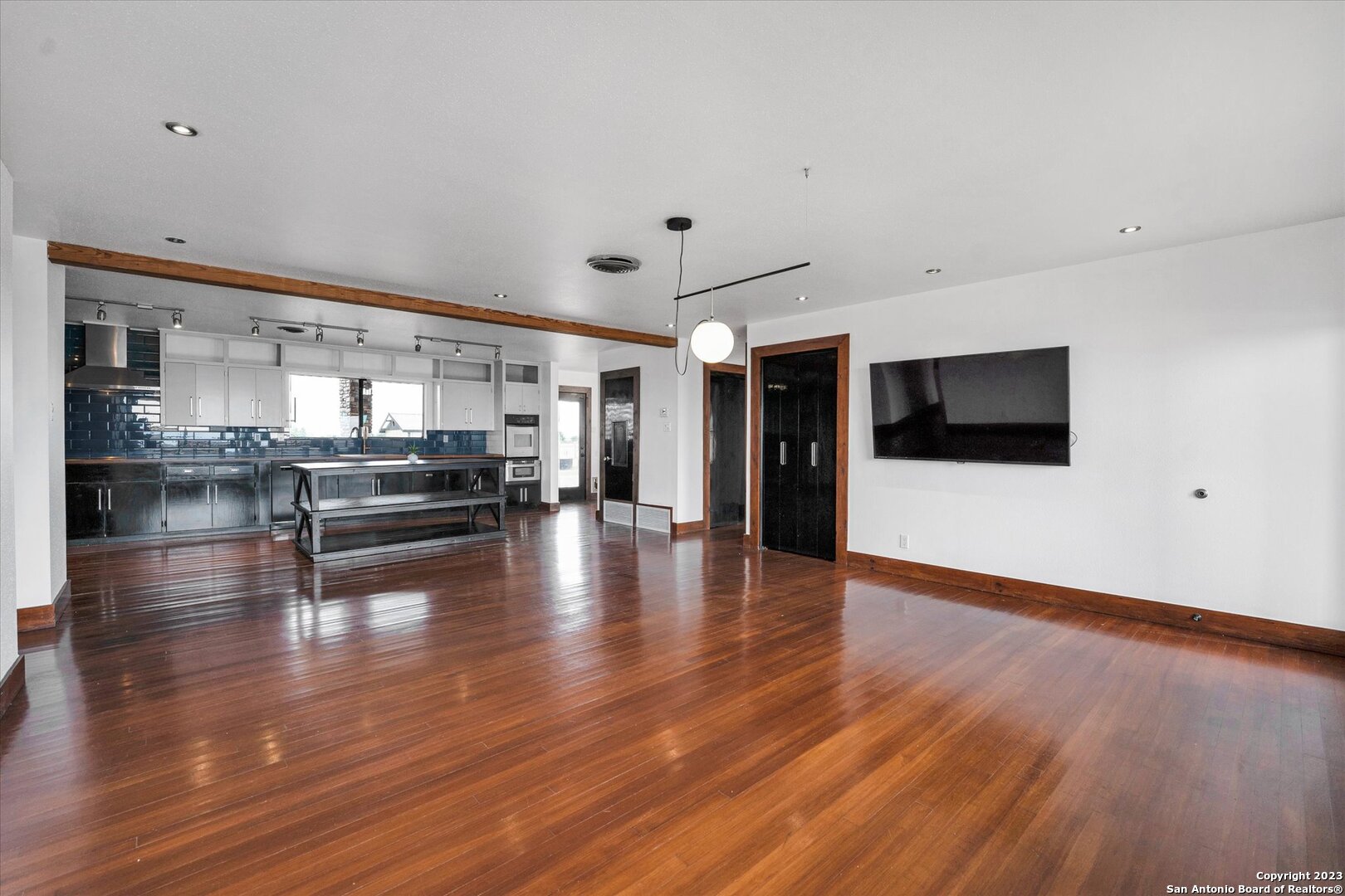 3915 Us Highway 181 Floresville TX 78114