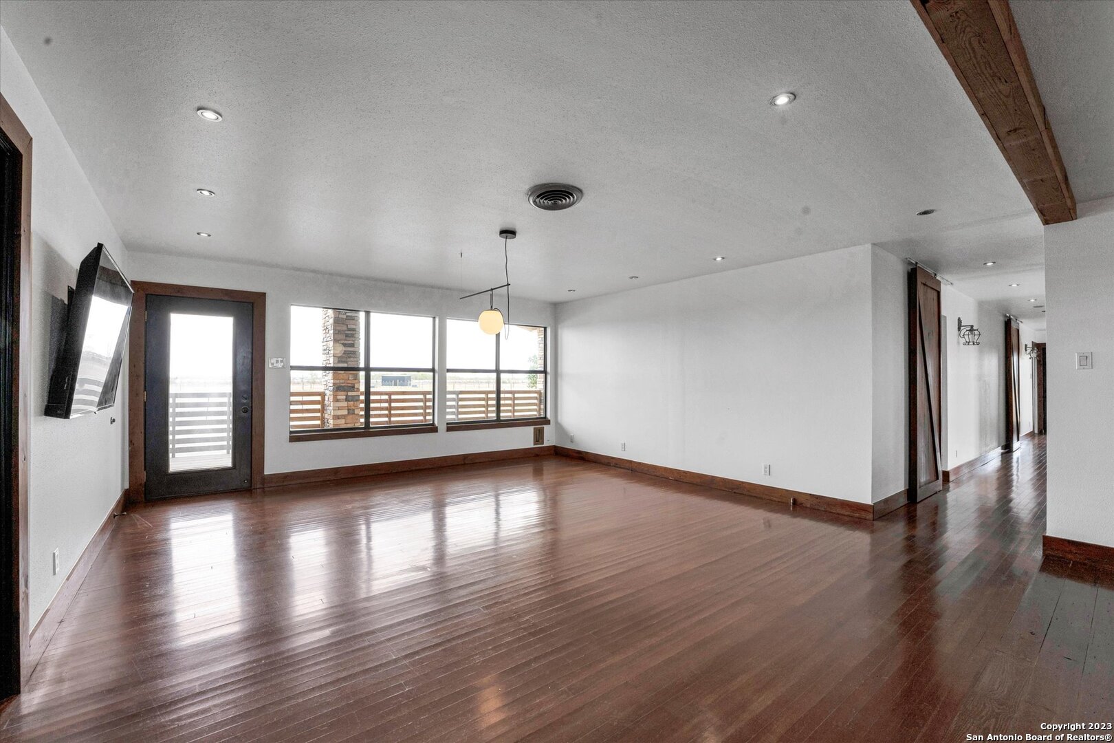 3915 Us Highway 181 Floresville TX 78114