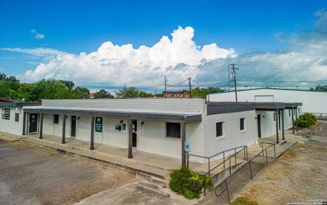 200 Bowie Street George West TX 78022