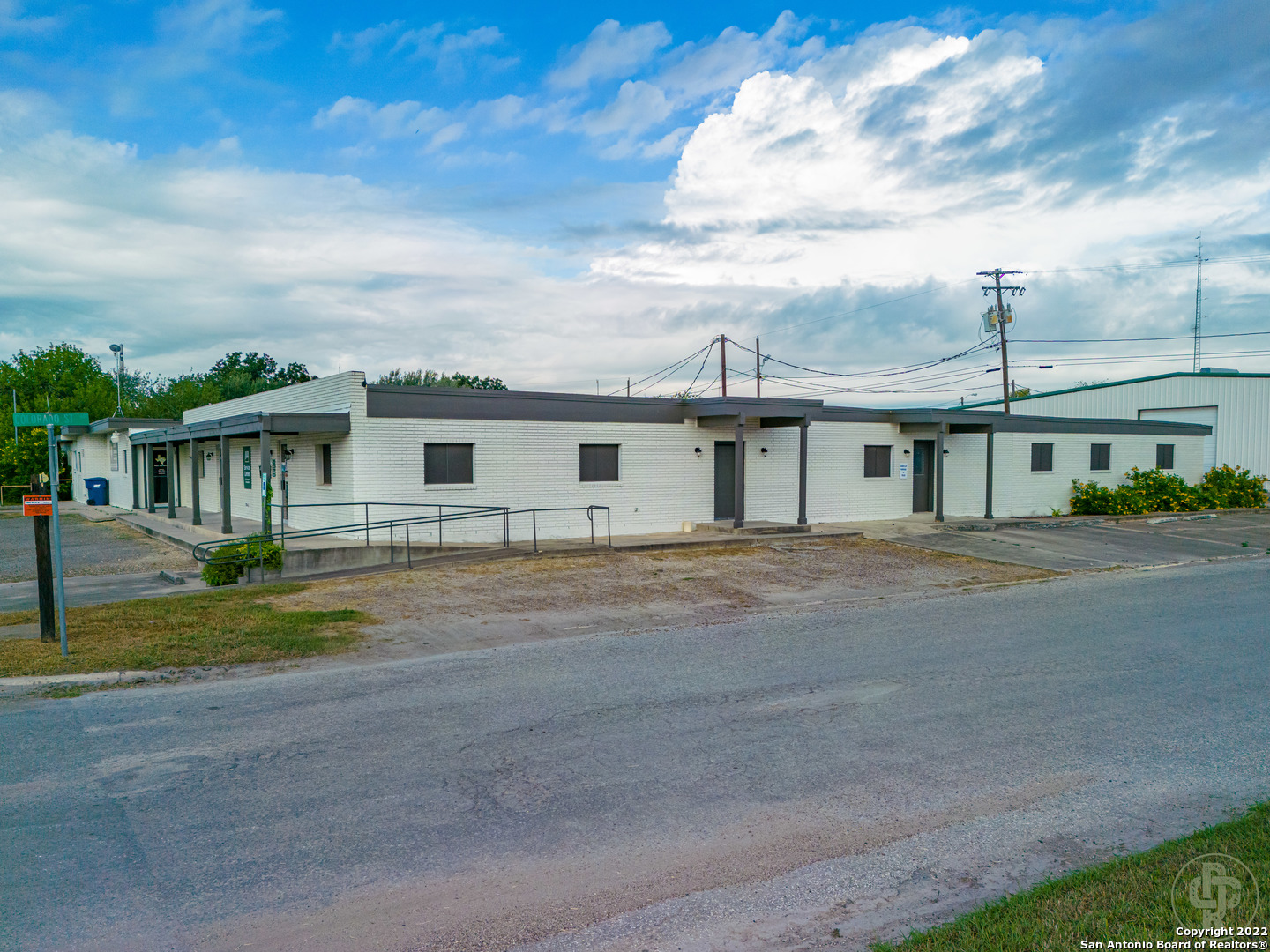 200 Bowie Street George West TX 78022